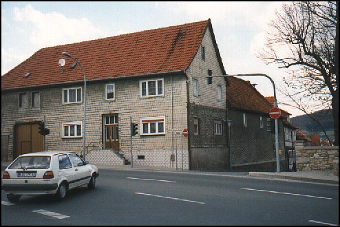 Adamscher Bauernhof, Blick von Halle-Kasseler Str., April 1997